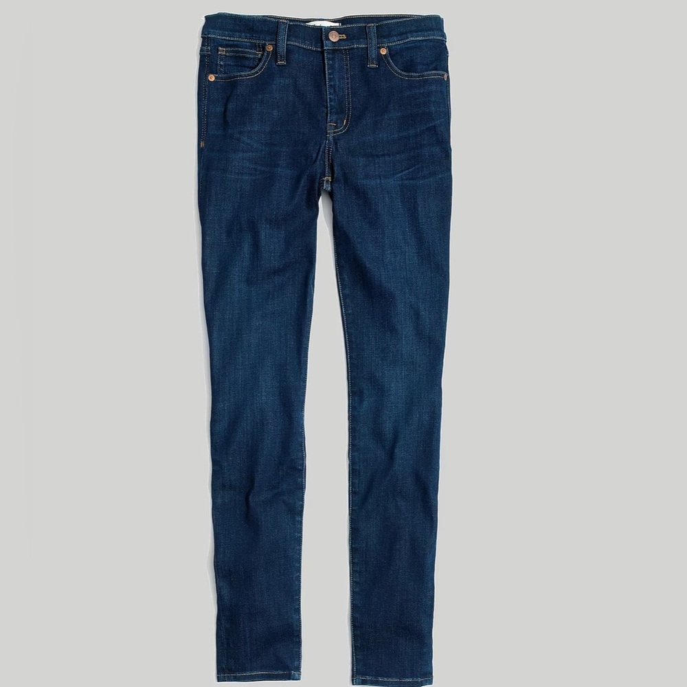 Madewell 9" Mid-Rise Skinny Jeans in dark wash. Size 26